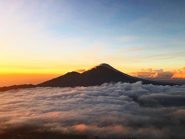 AlilaHotels's tweet image. Glimpse at the first light of day from the peak of Mount Batur - one of Bali’s active volcanoes where @alilahotels @alilamanggis promises a soothing natural hot spring bath, sumptuous lunch and a sense of fulfilment upon accomplishment.