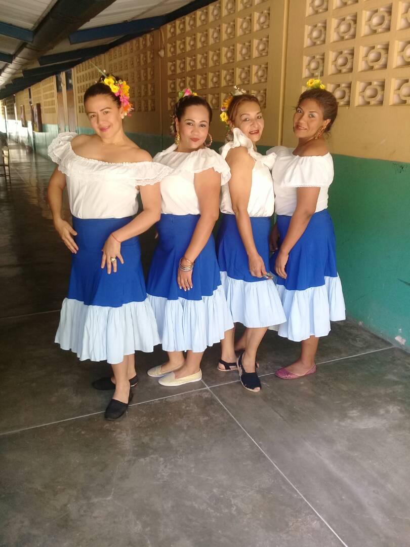Albamarquez2's tweet photo. Danza magisterial. La cultura de nuestros pueblos forma nuestra identidad #MunicipioaAntonioPintoSalinas https://t.co/oPuiZohbZG