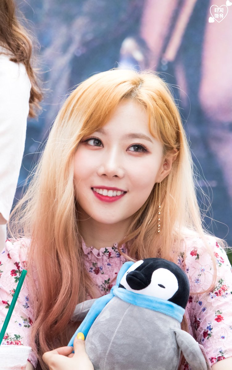 Flywithyou0517's tweet photo. #Dreamcatcher #드림캐쳐 #handong #한동 
180617 대전팬싸인회. https://t.co/CPh2bLedvZ