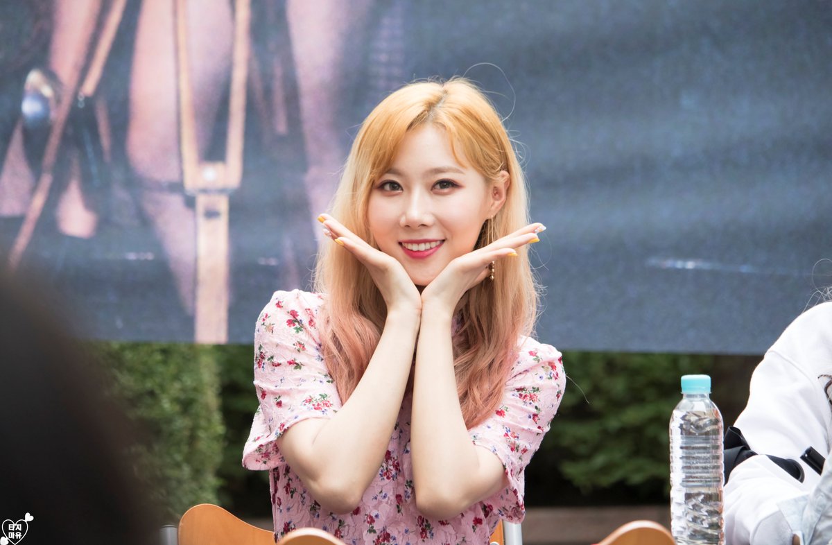 Flywithyou0517's tweet photo. #Dreamcatcher #드림캐쳐 #handong #한동 
180617 대전팬싸인회. https://t.co/CPh2bLedvZ