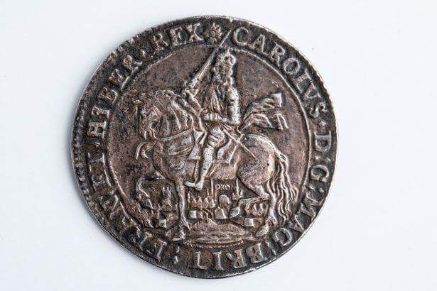 Garethbellcoins's tweet image. Fantastic news about the Hull grandmother who quite unexpectedly found that she has had in her possession a Rawlins crown. Given to her by her grandfather it was stored in a shoebox along with a hand full of other silver coins. Auction £100,000+