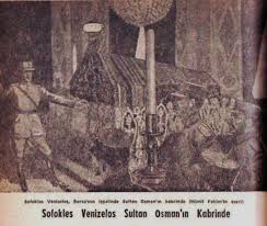 Burası da Osmanlı'nun kurucusu Osman Bey'in mezarı. İşgalci Yunan askeri bu mezarı tekmeledi. İçeride müzik çalıp cümbüş yaptılar. Bu utancı kim temizledi? 

Atatürk'e dil uzatanlara göstermek lazım bunları.