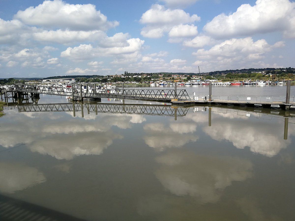 DeneezWilton's tweet photo. So on my 8k #walk today I smiled and said hello to 5 people, only one scowled and carried on. #SmilingBack doesn't only make you feel great it makes the recipient feel great too! 😊😁 #smile #behappy (#clouds #Rochester #wearemedway #photography) https://t.co/VQjxRKigUi