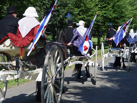 Morgen #Boerebrulloft in #Joure! Een dag vol cultuur en traditie, met een trouwplechtigheid, bruiloftsmaal, harddraverij en ringsteekwedstrijd! bit.ly/2mx8TTq