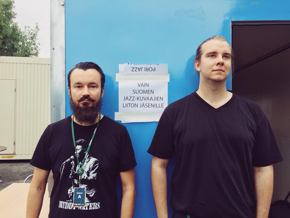 Tässä kuvassa on Suomen jazz-kuvaajien liiton perustajajäsenet. Minä ja <a href="/PetriAPhoto/">Petri Anttila</a>