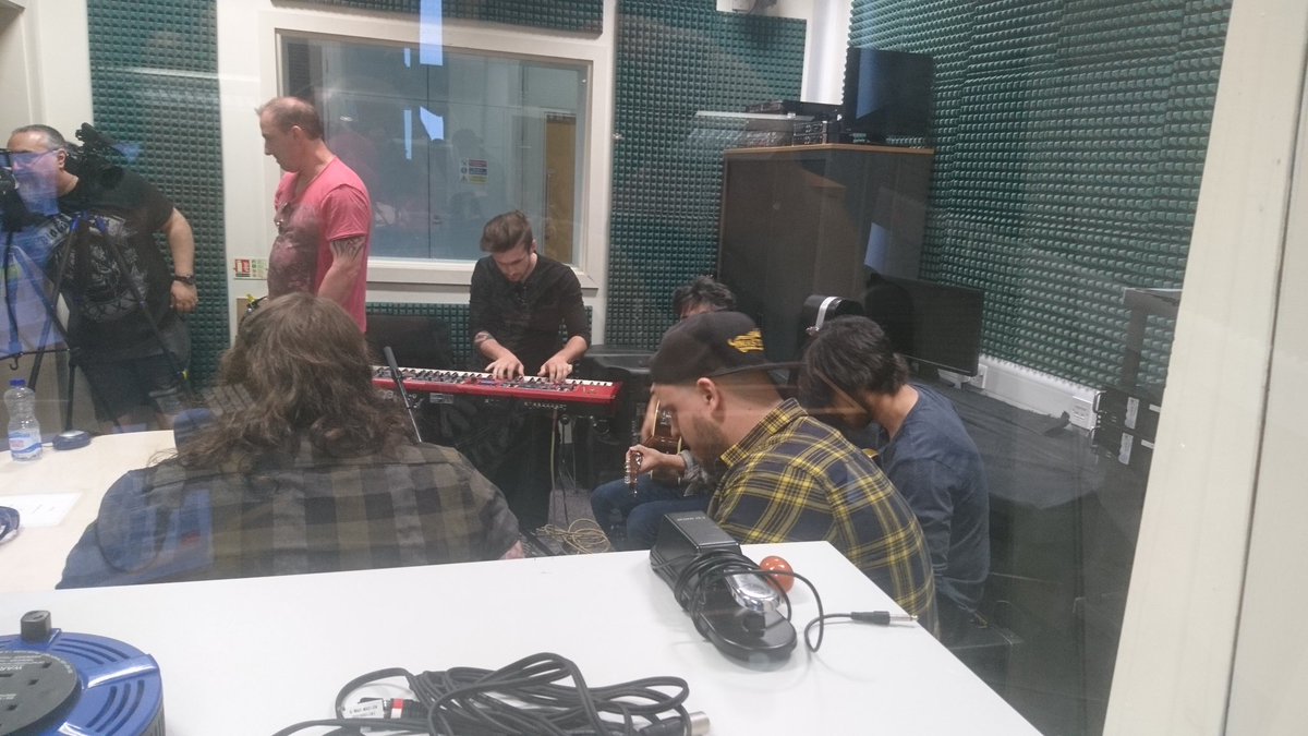 therocktrain's tweet photo. @LibertyLies have dropped in for a cheeky little acoustic session @SirenFM https://t.co/elryQoyo4A