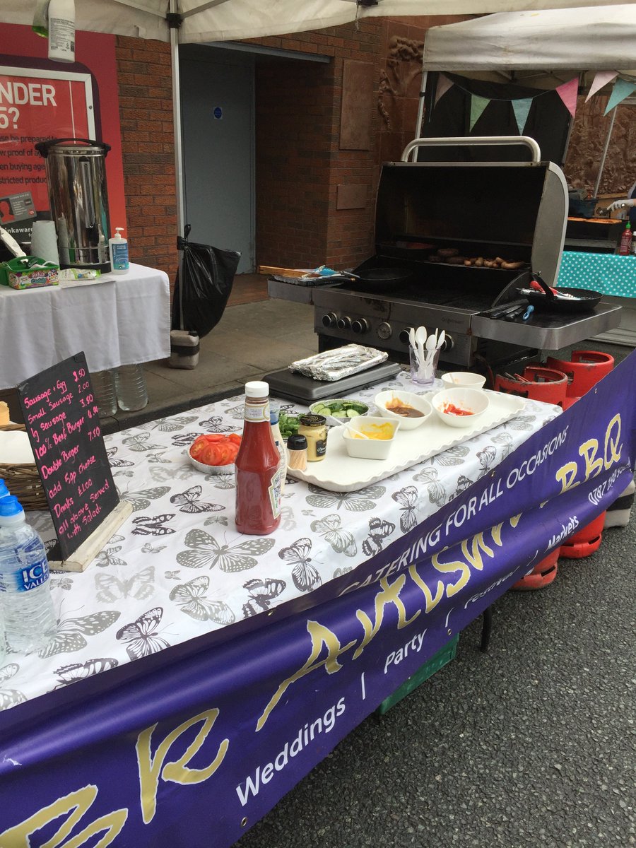 _TheMarketCo's tweet photo. YUM #Lunchtime at #Wilmslow Artisan Market NOW... https://t.co/8WBbk4n03J