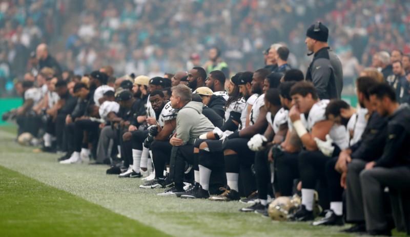 leoni_lach's tweet photo. NFL notebook: Trump criticizes NFL's anthem policy in tweet https://t.co/1RTxFQWSQF https://t.co/cqBfJstGYP #news #worldnews