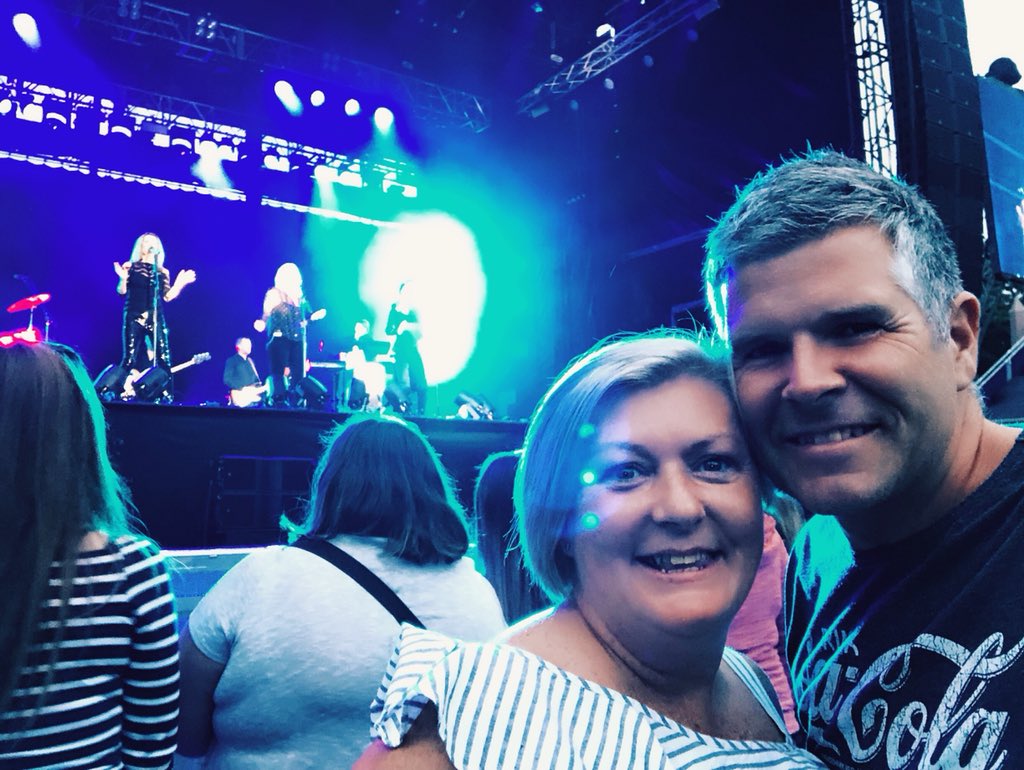 fraserhynd's tweet photo. Great night @VivaBananarama @edinburghcastle The rain stayed away and we sang our hearts out. Well done girls πππ #OriginalLineUpTour #Bananarama https://t.co/doNThn6jCs