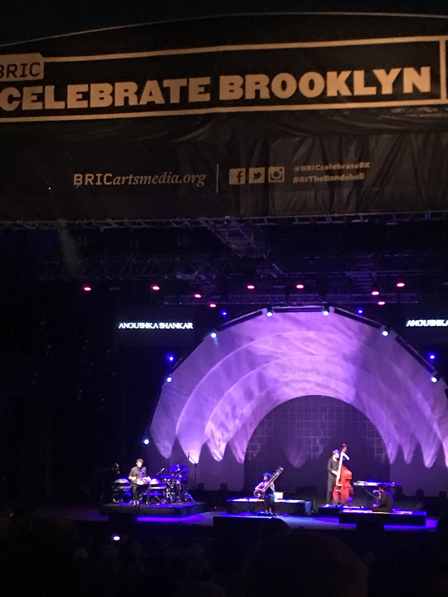 DancingReena's tweet image. #magicexists @ShankarAnoushka @BRICcelebrateBK #ProspectPark #bandshell #iloveNY #musicmatters #anoushkashankar #brooklyn #CelebrateBrooklyn #2018 #onelifethislife ✌🏽♥️🎶🎶🎶🎶🎶
