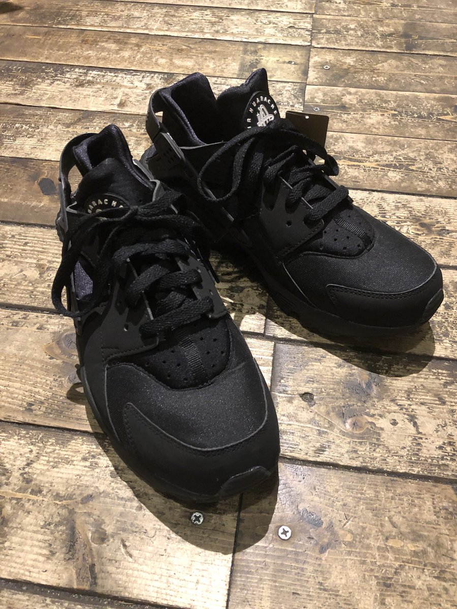 Howdy En Twitter Nike エアハラチトリプルブラック サポート力のあるヒールゲージにネオプレンがソックスのようなフィット感を演出してくれます オールブラックなので幅広いコーディネートに使えます コンディションも良好です 2f Size 27センチ