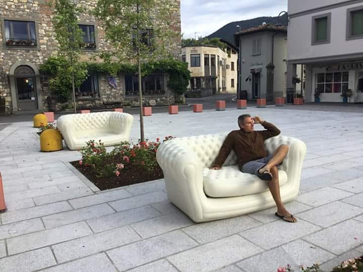 LuckyLikeLake's tweet photo. #LuckyLikeLake ecco le nuove panchine della rinnovata piazza di #Clusane sul lago d' #Iseo , saranno sicuramente comode!  #Iseolake #LakeIseo #architecture #urban #design  #cities #travel  #art  #urbandesign https://t.co/gdCZrB3iIY