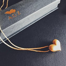 artifactoz's tweet image. 【ハートホイッスル　ラジオ出演】
地震の時に役立つ物として
普段はジュエリーとして。震災時にはホイッスルとして
実用的な機能を持つペンダント「ハートホイッスル」が
明日、7/22ラジオで取り上げられます

✨j-wave
✨SUNRISE EFUNRISE
✨朝6時〜9時の番組内

当日はA.O.Z代表の岩瀬Alexも出演！