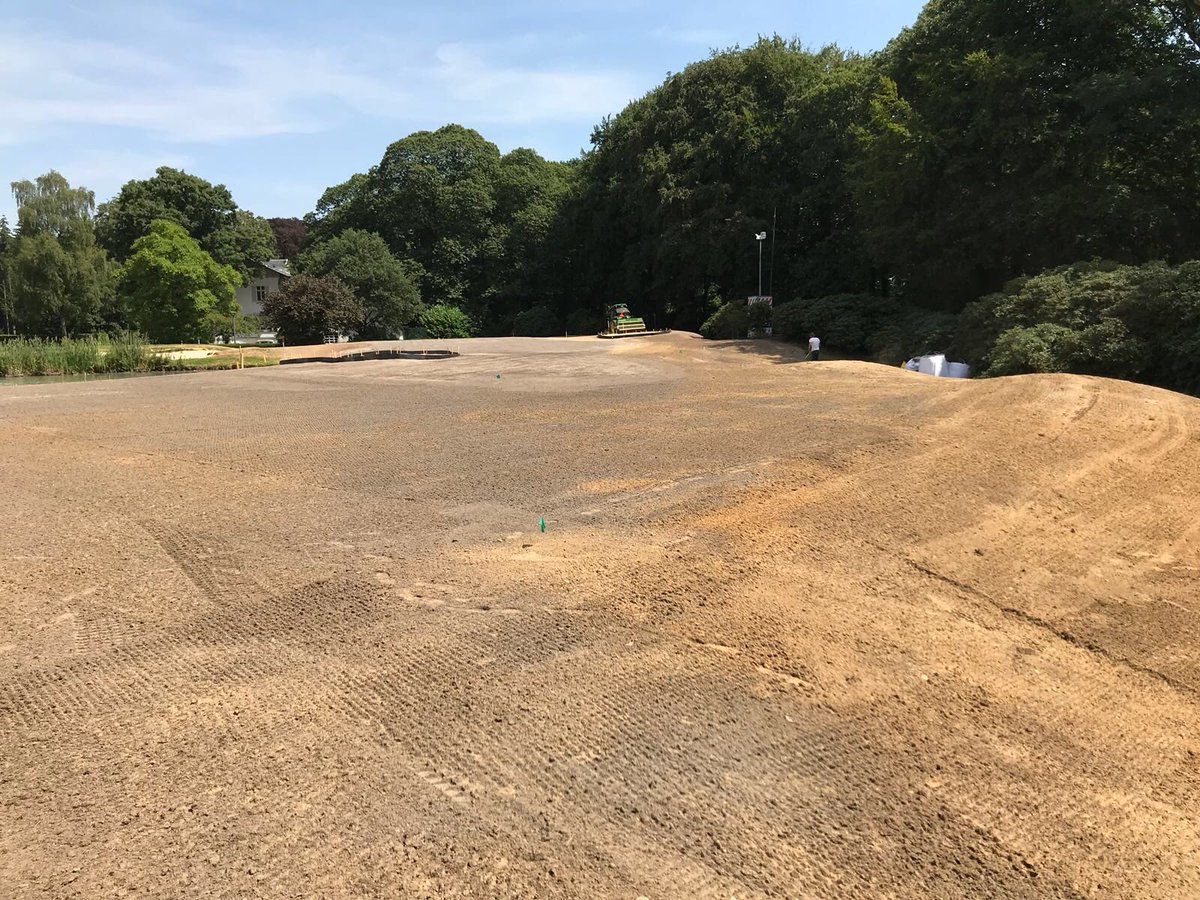 ArthurBerends's tweet photo. Great project last week: new green golf course @RijkGolfbanen freesmow and installation Playmaster @ArenA, building and installation pitch @FortunaSittard. @enk_groenengolf @TarkettGroup https://t.co/aF3OX76sHD