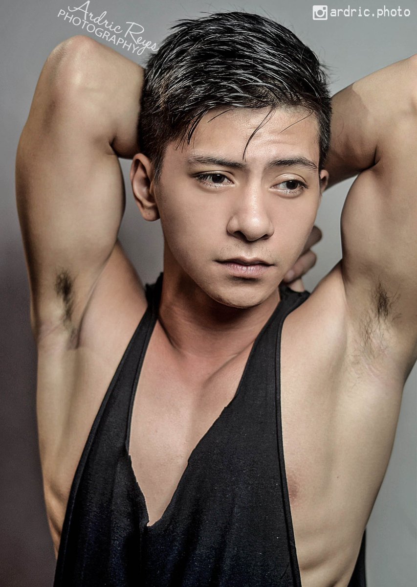 ArdricPhotog's tweet photo. Stretch those guns arr you ready for the weekend? #WeekendPinoyHotties #pinoyhunk #photography #asian #armpithair #fetish #ardric #fitness https://t.co/bzkDOU8Lnh