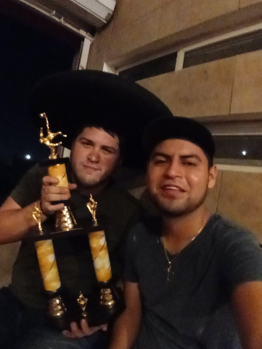 julillo93's tweet photo. Orgulloso es poco, hermano de otra madre! #CAMPEÓN #SegundoAire 🏆 https://t.co/puxzWqse0h