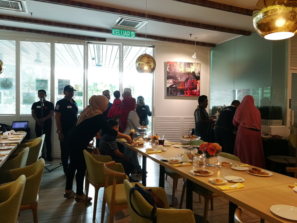 PPESquadron's tweet photo. Corporate Business Networking Event starts now 😊 #PPEEmpire #PPESquadron #PPECenggini👍🏼 #meeting #events #business https://t.co/VXBsP2f98Q