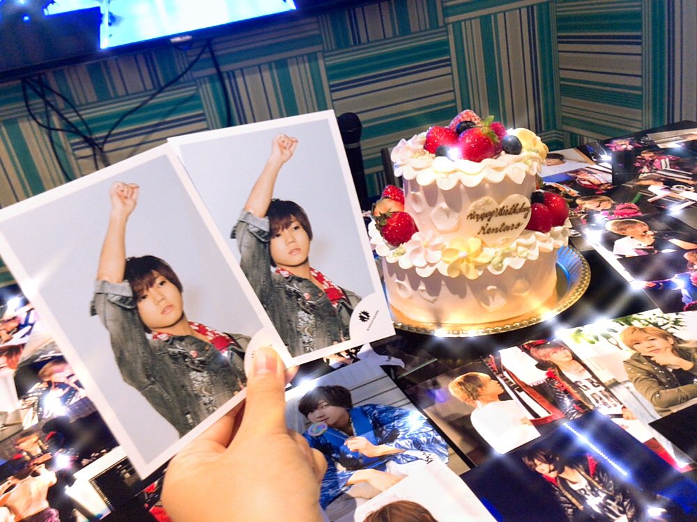 ___y_21's tweet photo. ジャニショで259番を3枚欲しかったけど2枚しかないと言われて売り切れしたのだと嬉しくなりました😭💗💗
安井くんお誕生日おめでとうおめでとう🥂🎂💗
ラスト2枚買えてよかった🐹💗

#安井謙太郎誕生祭 #安井謙太郎生誕祭 https://t.co/0YCUeoZBaX