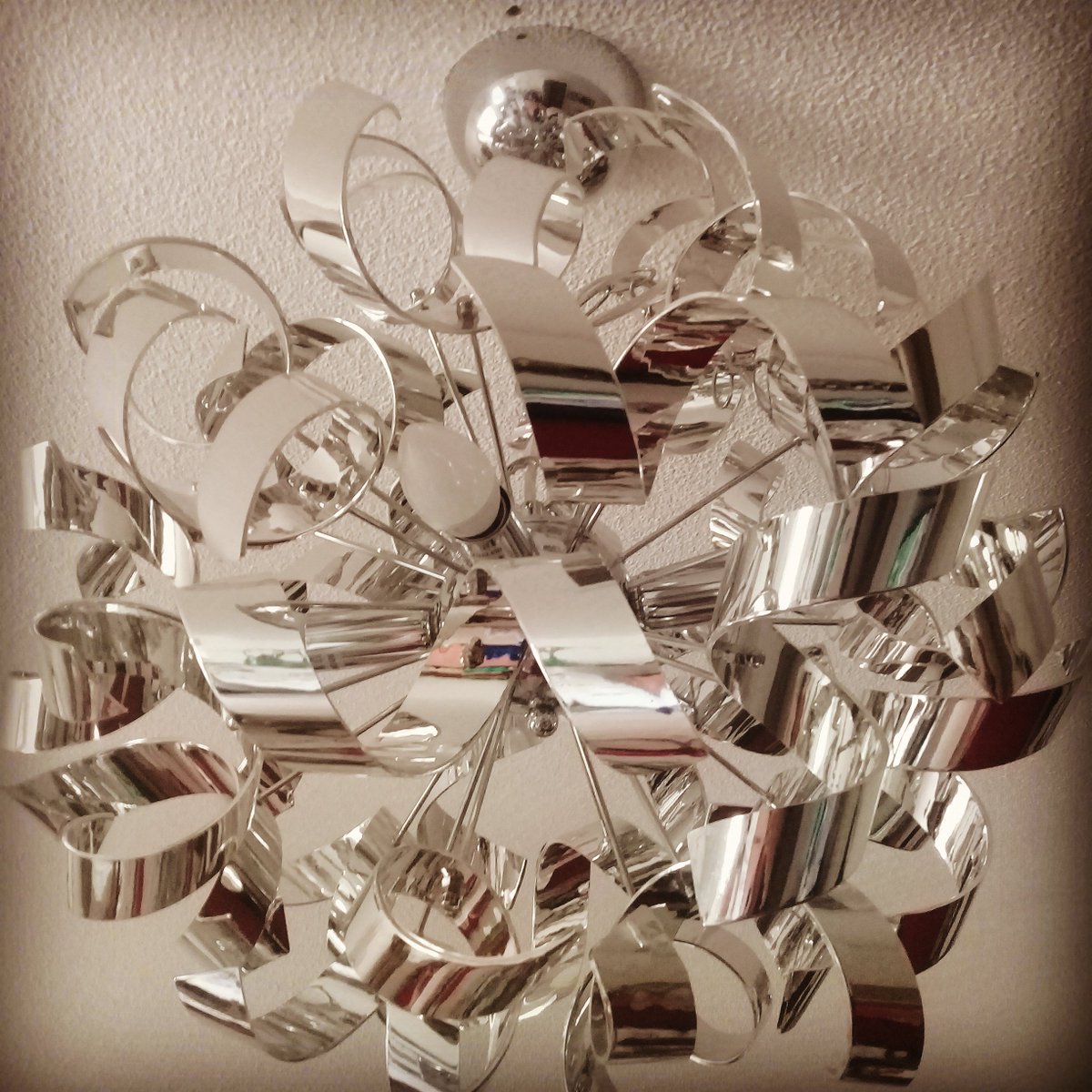 TamastDcoratio1's tweet photo. Un lustre qui a du style .
On allume la lumière 😊
#decoration #luminaire #objetdeco #lustre #interiordesign https://t.co/Hw6ZQNkeOM