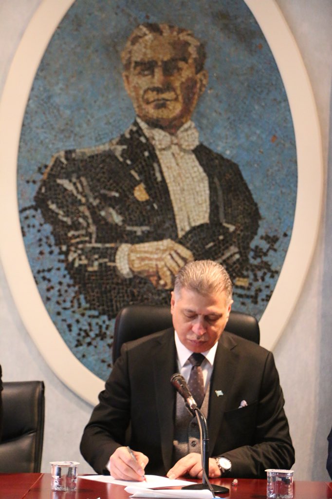 Ersatsalihi's tweet photo. Bir ırkın başbuğu, bir devletin kurucusu ve daha sayması günler sürecek kelimeler...

Ulu önder Atatürk’e yapılan hakaret Irak’taki bir Türk’e de yapılmış sayılmaktadır.

O Atatürk ki onun sayesinde yaşıyor, onun sayesinde Türkçe konuşuyoruz. https://t.co/VOV4qpKaRO