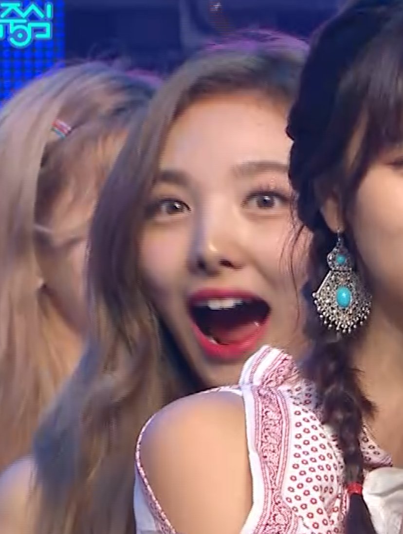 Meow418J's tweet photo. เป๊ะะะะ 5555555555555 #DanceTheNightAway4thWin https://t.co/QSHyKugwmJ