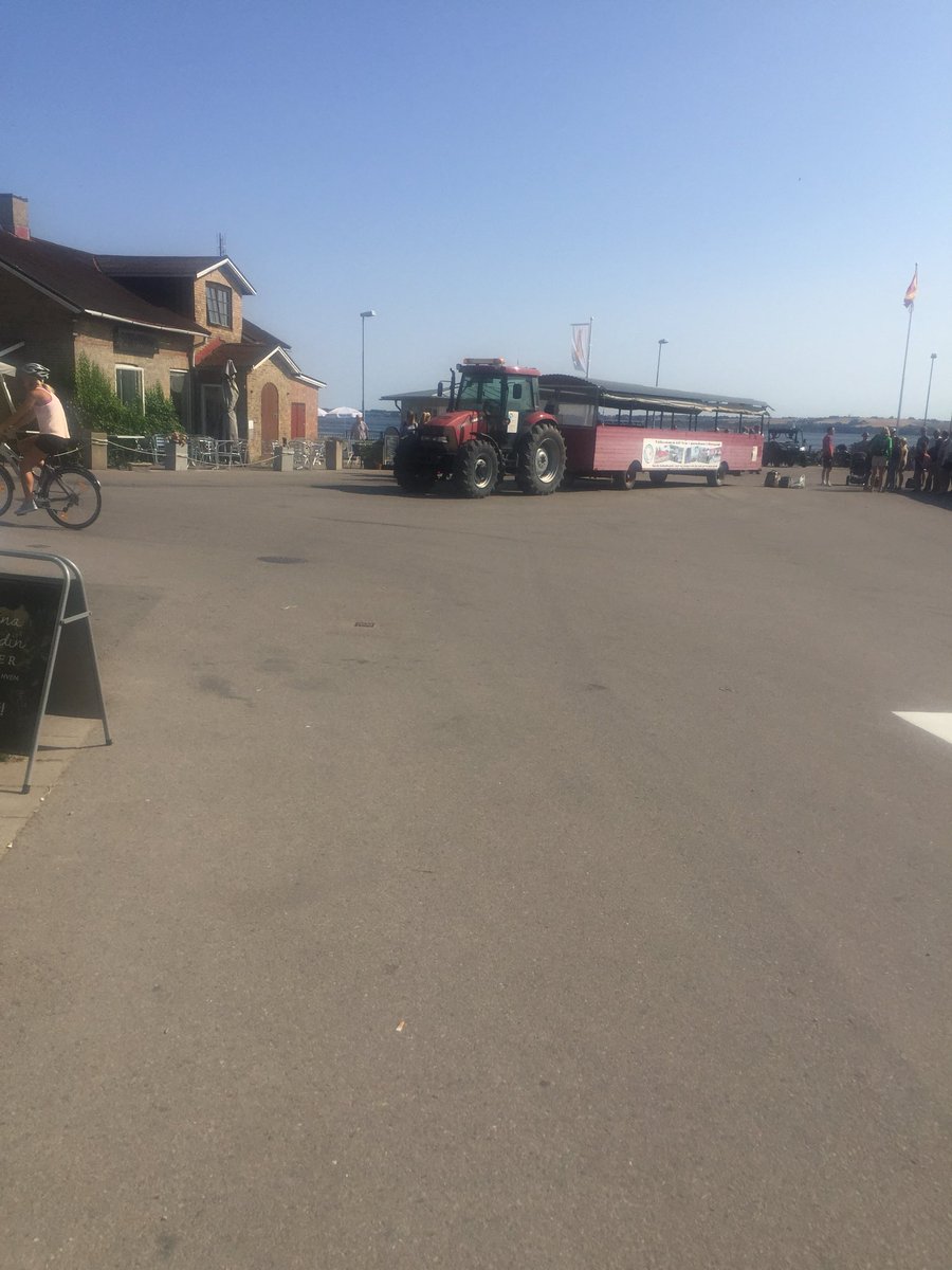 edman_magnus's tweet photo. På #Ven med @fredriktrede #splabada #cykla #dricka https://t.co/UvR6hVohgg