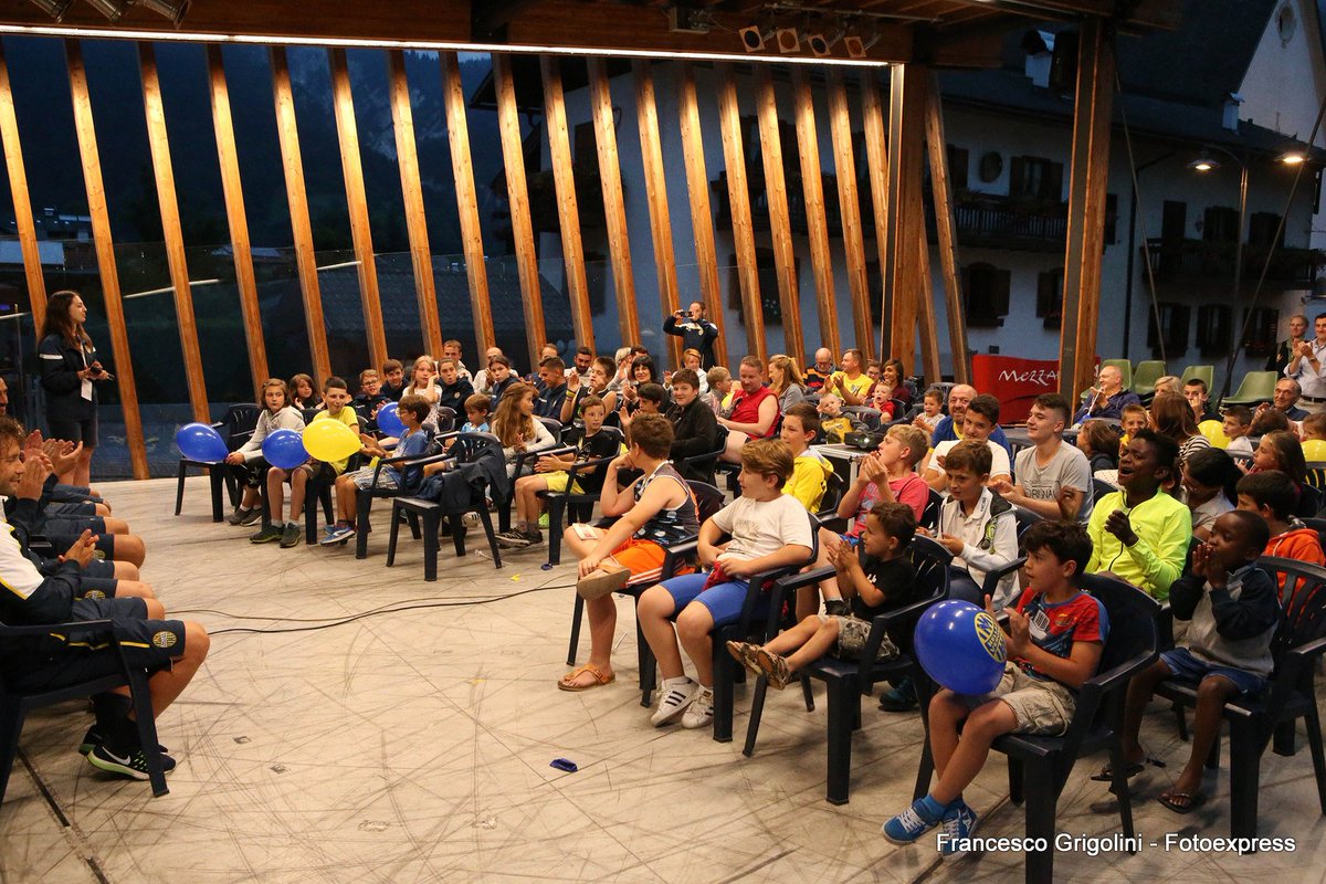 HellasVeronaFC's tweet photo. #Primiero2018: una serata gialloblù al #Cinebrolo di #Mezzano / VIDEO
Leggi qui ➡️ https://t.co/6zAaNHgruK
#DaiVerona https://t.co/QOfqGZmmHh