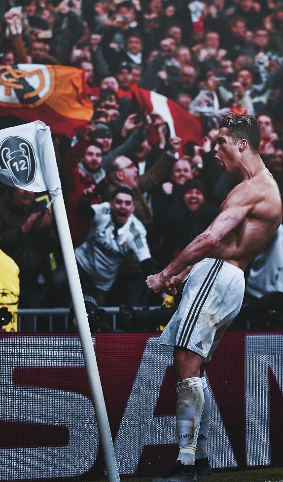 DayZeroParty's tweet photo. @IiveCR7 @_luucasnicolas Pobre messi https://t.co/D37zt3r3ST