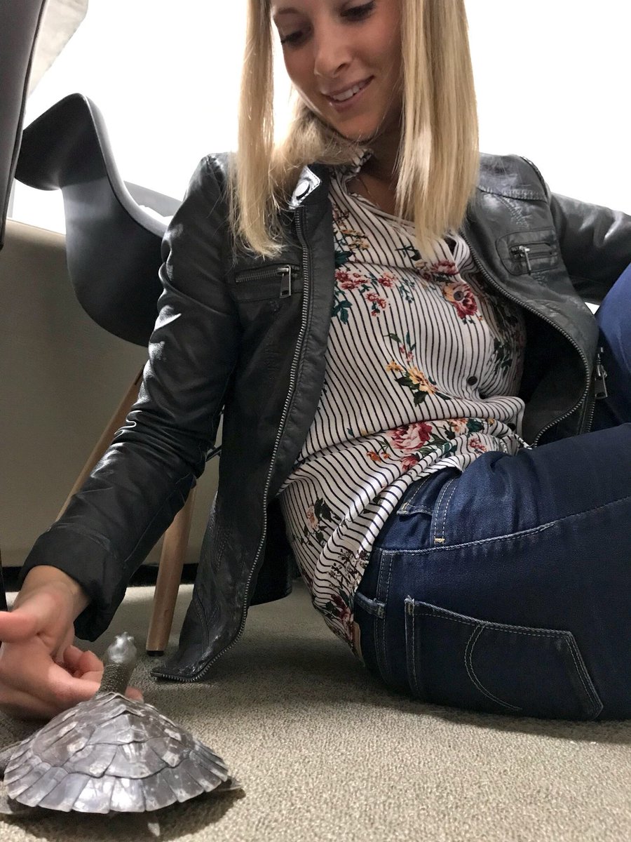 bonnietheturtle's tweet photo. Got to meet my new housemate Sophia. She is all the way from Germany 🇩🇪. She gives the best pats! https://t.co/Kbh5UPs0Eg
