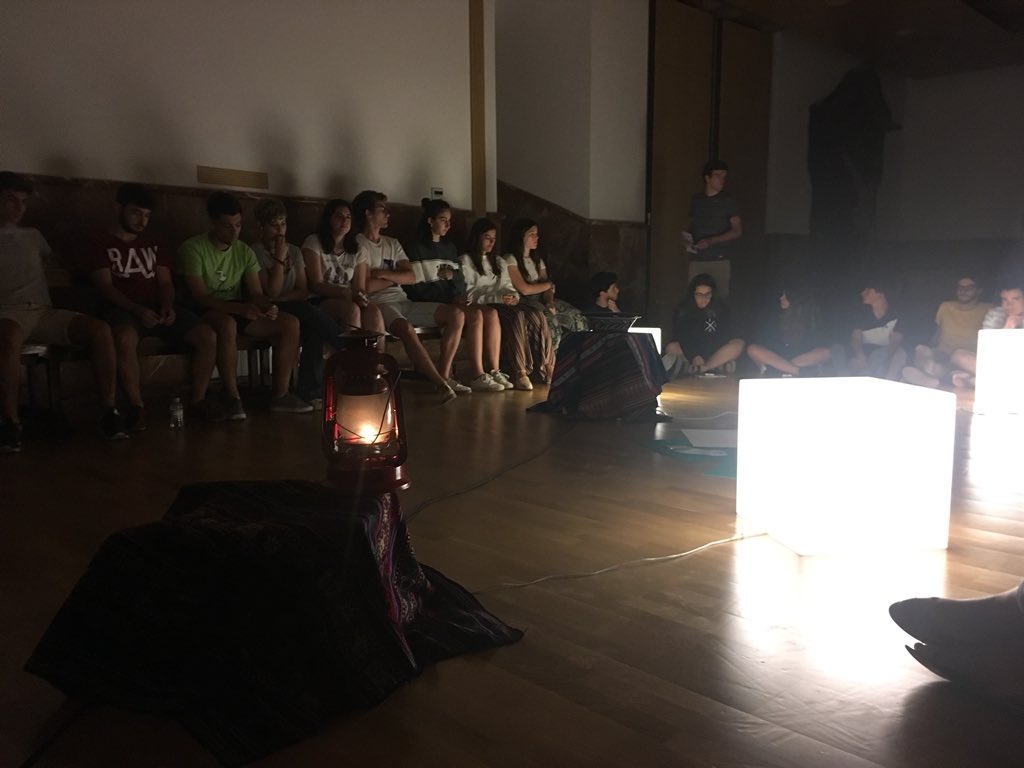 Cerramos la noche con la primera 'carta a Dios' y una oración en la que rompemos esa 'carta de los miedos'. #campodeservicioM4 #GVX