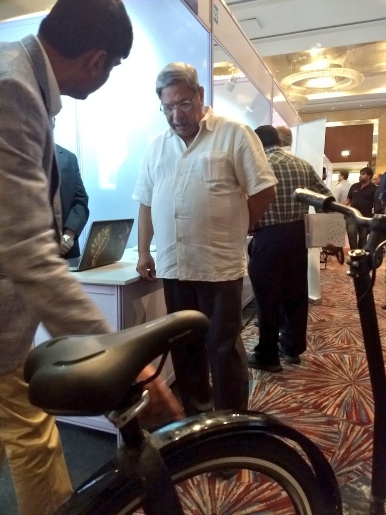 tietranrove's tweet photo. Glad to Have @OPAgarWRI Sir at @tietranmobility here at @WRICitiesIndia New Mobility Lab #UnlockBLR Grand Event ,
We are thankful for your Visit and fruitful Inputs provided
#TieTran #cycleloop #NextGenmobility #Smartmobility #Mobilityredefined #sustainability #cycling #tietran https://t.co/cW4CMNwKCU