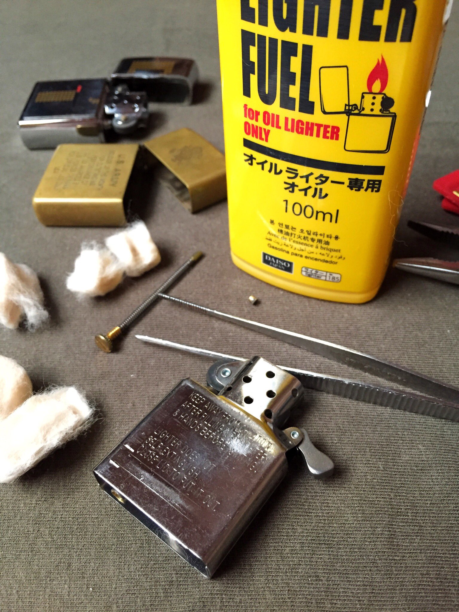 ザン ウー Pa Twitter ずっと使ってなくて火付きが悪くなっていたzippoライター2個を手入れしてみた 綿 芯 すり減った着火石を交換 オイル入れて着火 火力強すぎw 芯を少し引っ込めて調整して復活 今回初めてダイソーのオイルライター専用オイルと着火石を使って