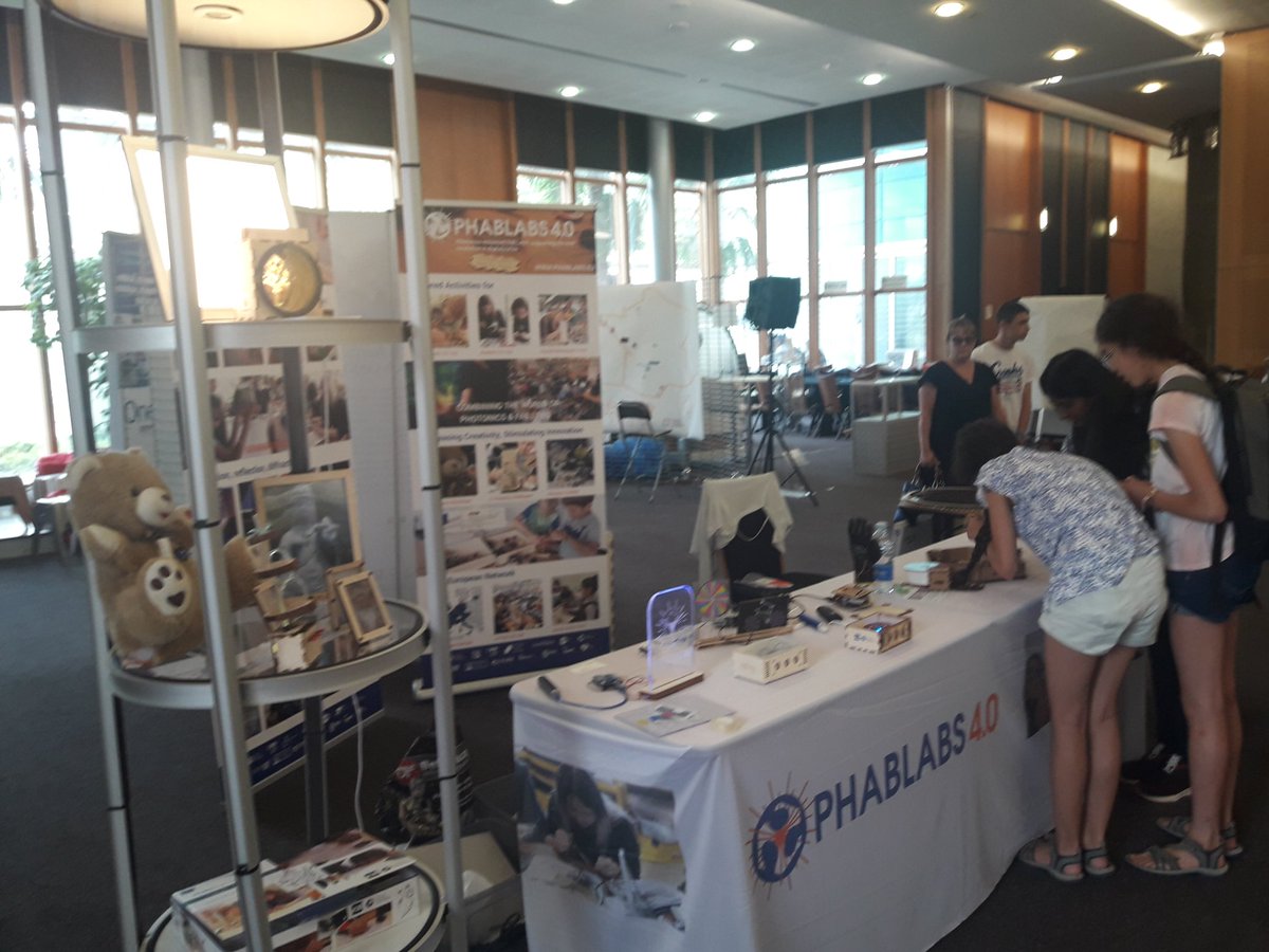Phablabs40's tweet photo. A lot of #fablabs visiting our #phablabs booth @Fab14France and interested in #photonics workshops #fab14 @BPhotVub https://t.co/5G9FpmVeBw