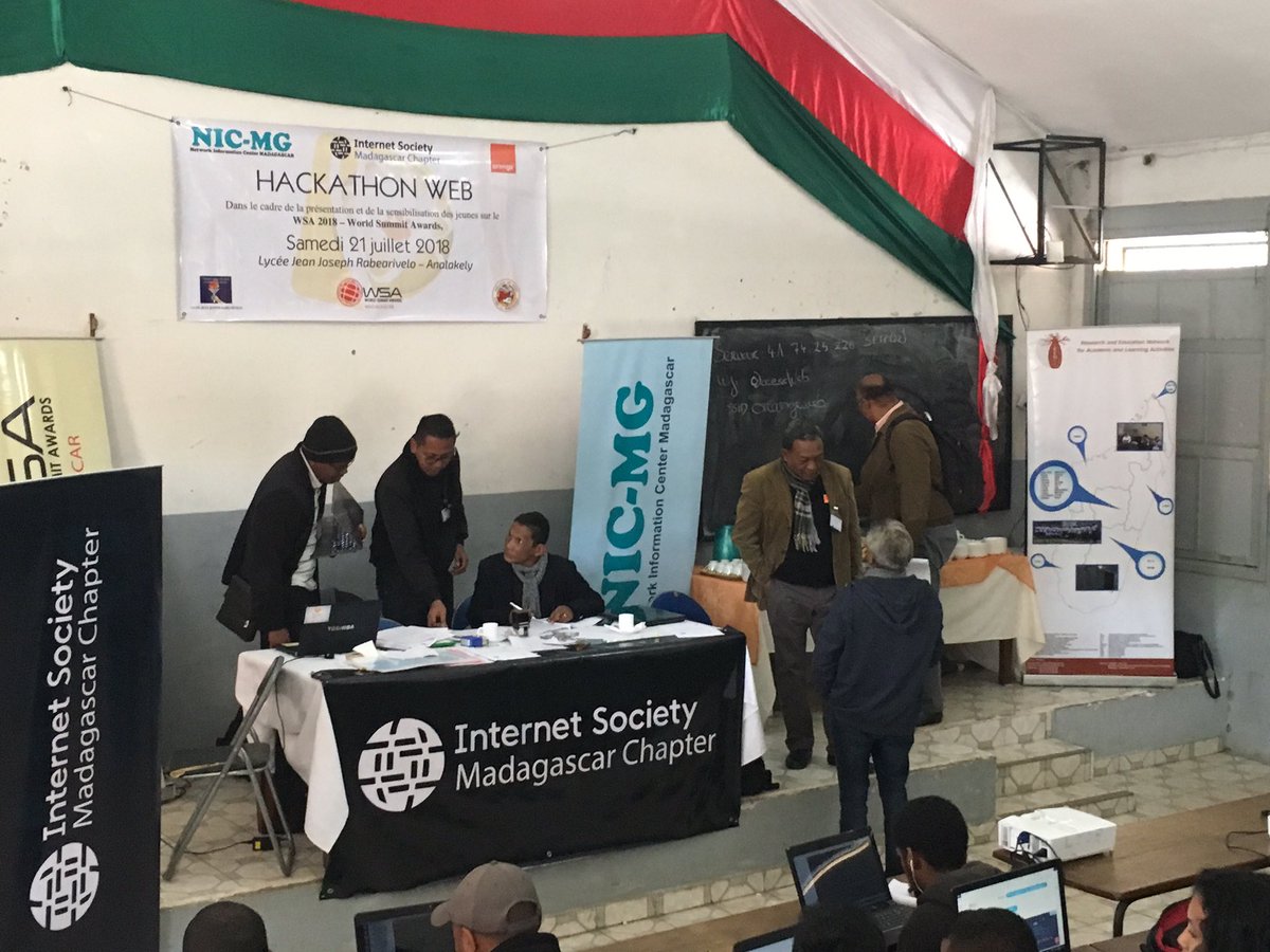 zoandriatsilavo's tweet photo. De jeunes talents au #HackathonWeb de @NICMG, @InternetSociety et @orange_mg au Lycée JJ RABEARIVELO ce samedi.
@bj_Arson @DeglandMichel @rianasoa @orangeactu https://t.co/Gfa1lk4sgH