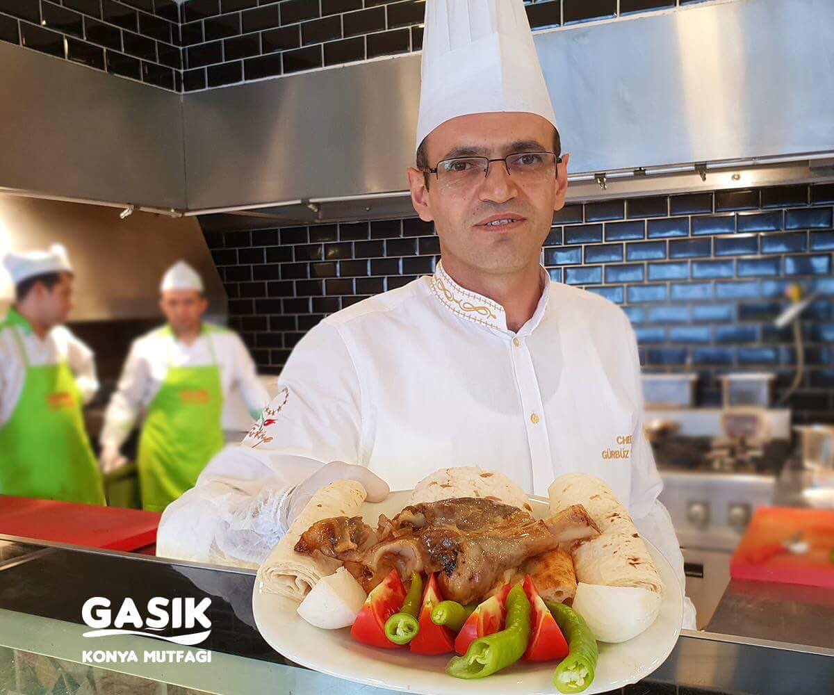 Şefimizin Cumartesi günü için lezzet önerisi; Konya Fırın Kebabı.  
☎️ 0212 861 33 42