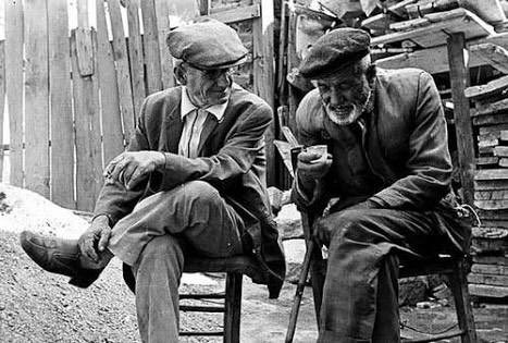 İki güzel dosttan biri ölürse,
Asıl ölen hayatta kalandır.