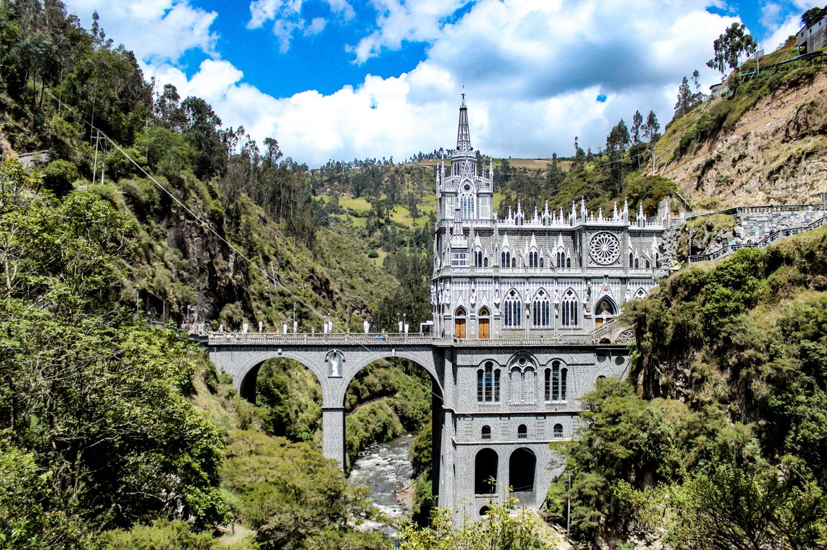 地球上、短い人生の中で行ける場所は限られてますね。
そんな短い時間の中でお金まで制限されたら行ける場所は限りなく少ない。