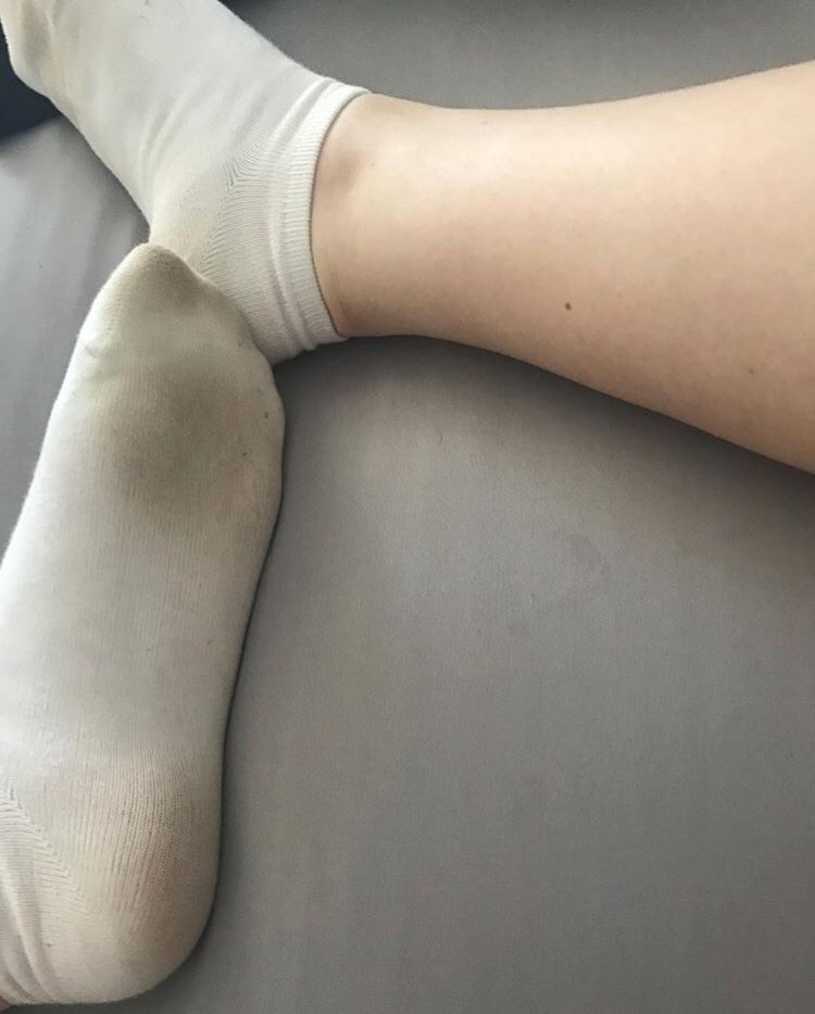 GoddessJadeC's tweet photo. Who wants to buy these 3 day old dirty sweaty socks from me that have been worn at the gym and around all day 🤢 #footfetishnation #footfreaks #findom #cashpig #cashmistress #paypiggys #paypig https://t.co/R70ny86tMq