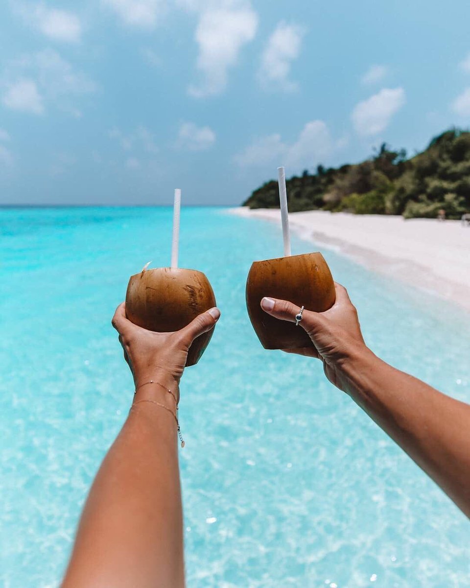 Nothing screams 'Caribbean' more than fresh #coconut 🥥 So that's why we use use this delicious ingredient in our Saltfish pâte - yum!⠀
📸 <a href="/saltyluxe/">VI.Vixxen</a>
