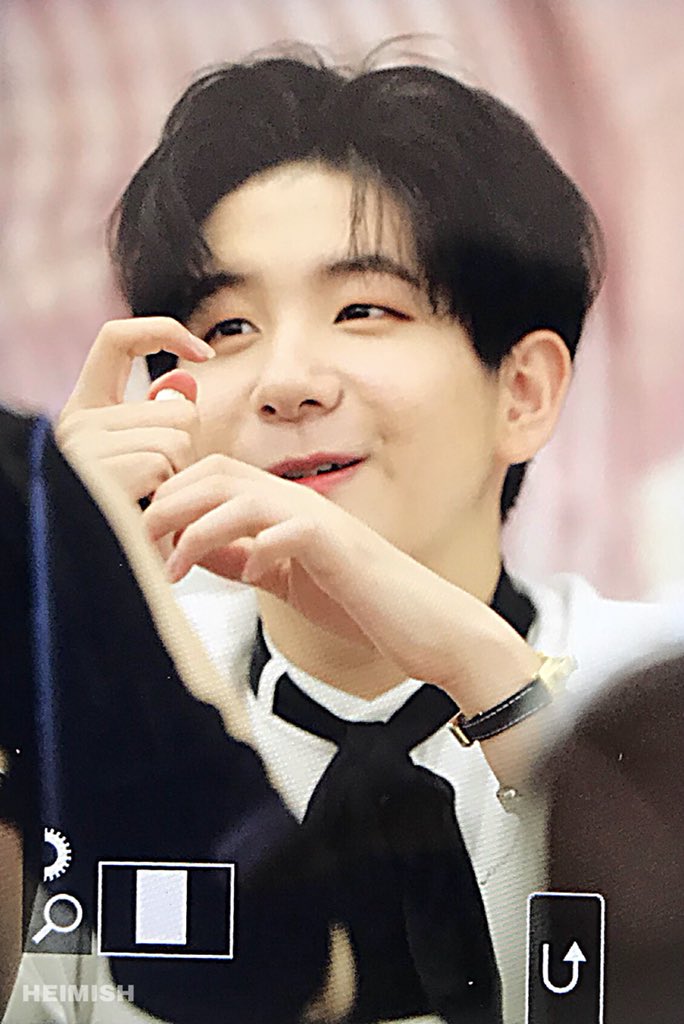 heimish_0402's tweet photo. 180721 부산 팬싸인회

#더이스트라이트 #이우진 
#TheEastLight #LeeWooJin https://t.co/OrQNOLFD6Z