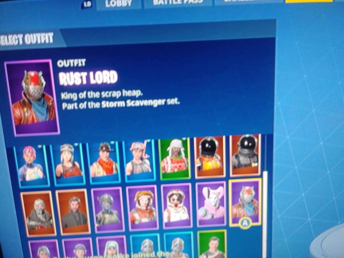 JackWillams20's tweet photo. Selling fornite accout with skull trooper and renegade raider and more dm if interested #fortniteaccountsforsale https://t.co/MEJiIRxZWH