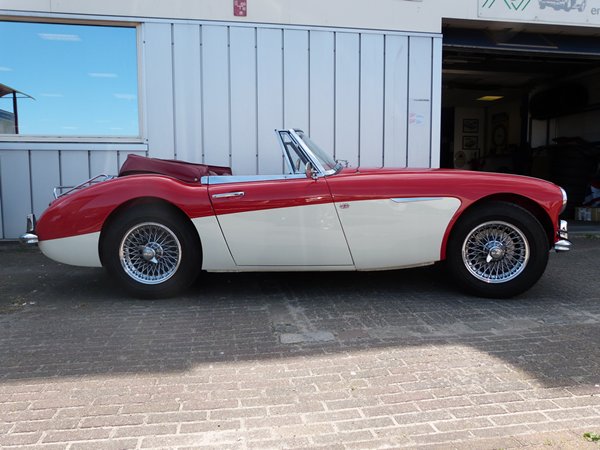 RobelcoCar's tweet photo. For Sale:
Austin Healey MKIIA 1963 https://t.co/pFjlFHCdZI