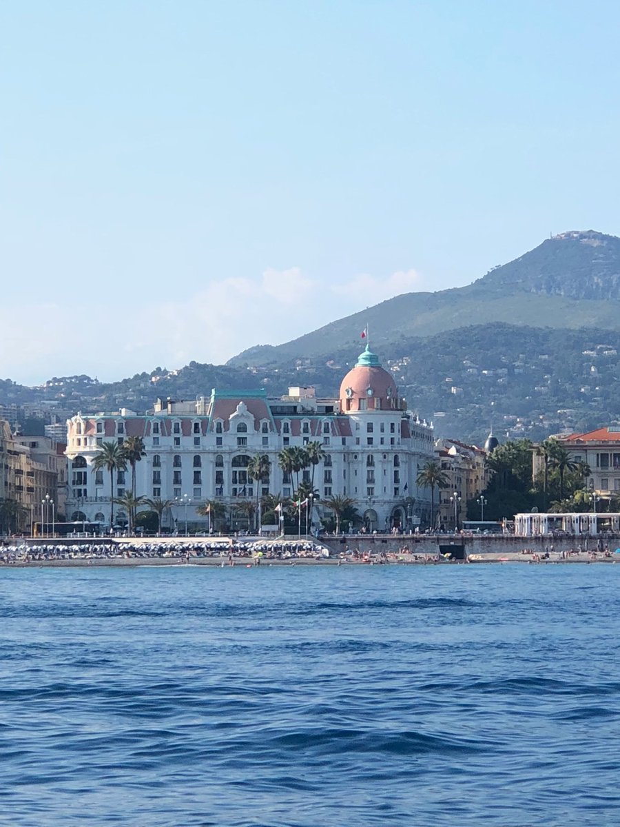 DenisCippolini's tweet photo. 30 degrés , les Hôteliers , les restaurateurs, les plagistes, tous les acteurs du tourisme se réjouissent de vous accueillir !
C’est l été ! C’est Nice                      #IloveNice🇫🇷🇫🇷 https://t.co/iEGOylbxPi