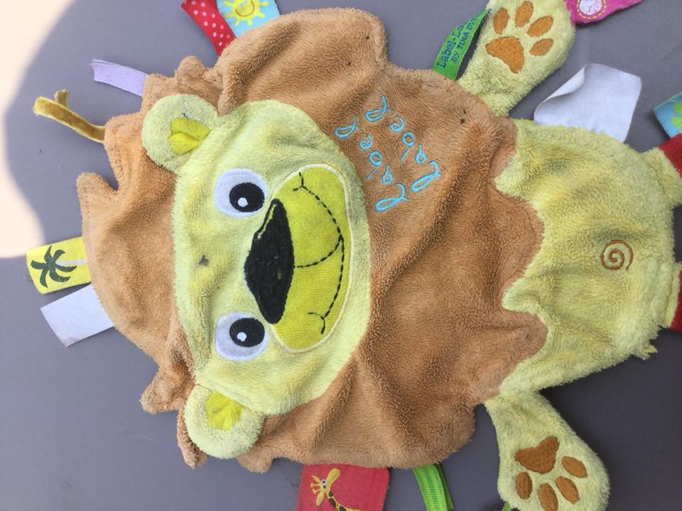 Zaza_Doctoresse's tweet photo. A faire tourner : doudou retrouvé ce 15 juillet 2018 près du drop on drop off de l’aéroport de Bruxelles. Il est certainement précieux à un enfant. #doudouperdu #doudou @BrusselsAirport https://t.co/uWTUidYDNn