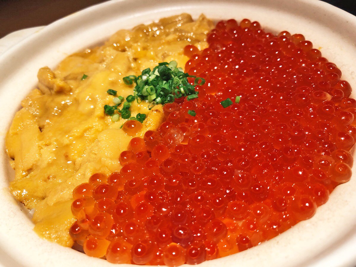 muni_gurume's tweet photo. 【魚輝】
@六本木

土鍋に入った「うにいくら御飯」を食べられるお店。
土鍋いっぱいにイクラとウニの海が広がる色鮮やかな光景は圧巻❗
プチプチ食感のイクラ、とろけるように濃厚なウニ、土鍋で炊いたご飯が奏でるハーモニーはまさに究極🎶
1合単位の注文になるのでボリューム満点で堪能できます✨ https://t.co/2OQsynSyBz