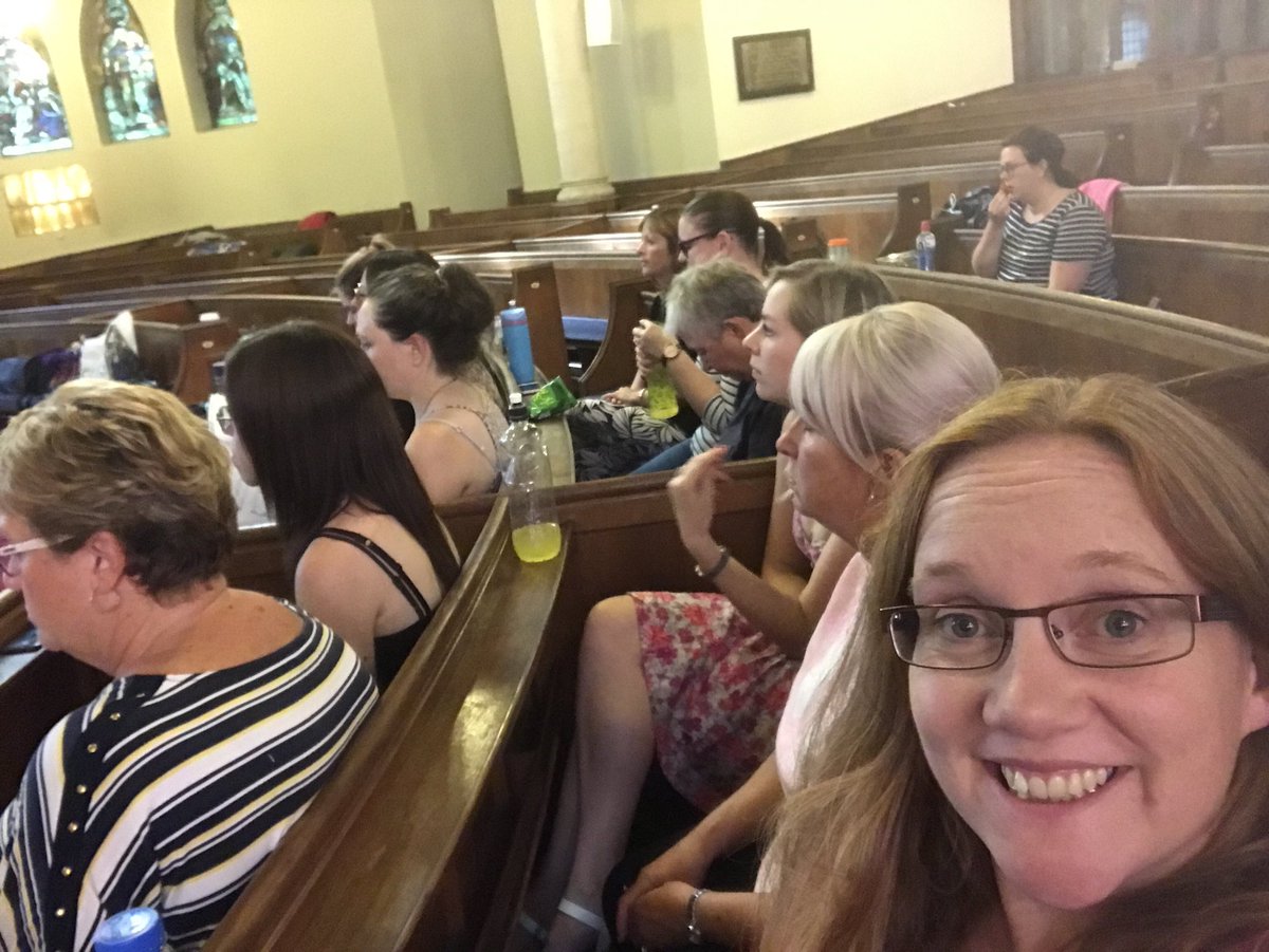 Rachael_N_'s tweet photo. 16 hours down. Weary but still singing with cheery!
#singathon #Affinity24 https://t.co/cZ0sUTg0wI https://t.co/W6raUMMngQ