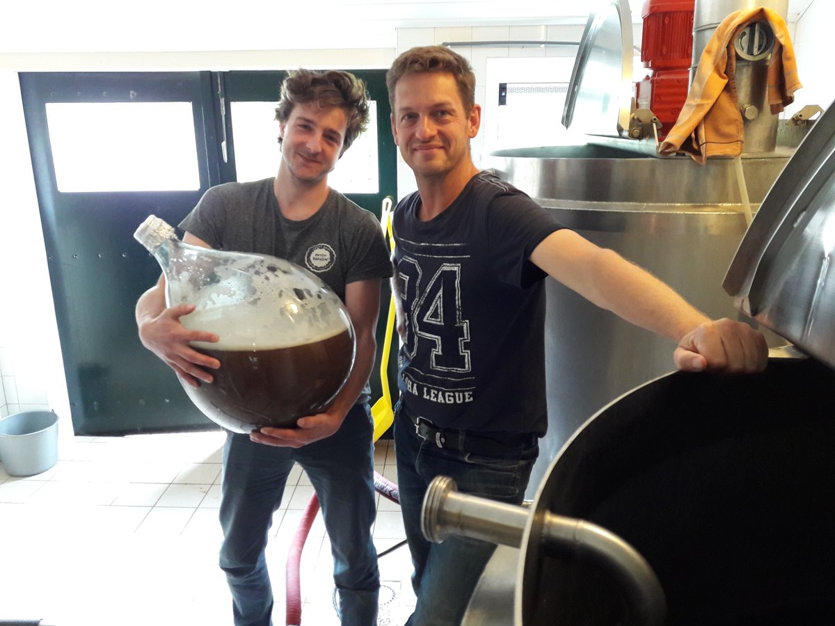 Please Retweet!

Daar istie dan: "Kroten Zoer". Gebrouwen samen met @Brouwerslokaal. In deze gerste-smoothie zit: mais, tarwe, rode bieten, rabarber en melkzuurbacterien, het geheel is vergist met Amalgamation Brett. WAANZINNIG BIER! Deze collab is verkrijgbaar vanaf 23-7-2018