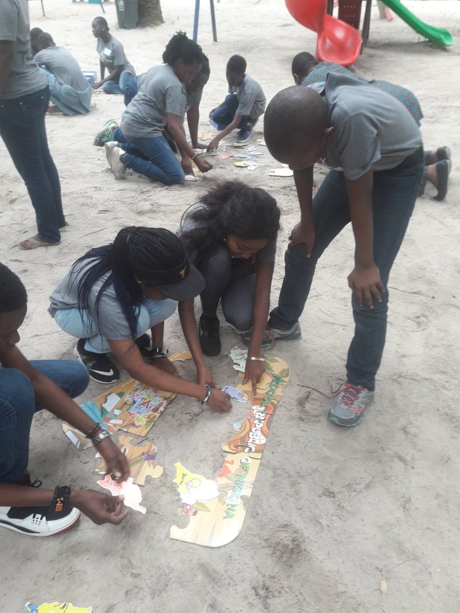 wahamba_ng's tweet photo. Team Winter Soldiers guided by our volunteer @ziniex at work, figuring out the map of Nigeria.  They won the puzzle challenge in 2 mins 45 seconds, the teens where super excited, many of them remembered their states and capital again 😁😁 #OYHC2018 https://t.co/2XU6Bx45bd