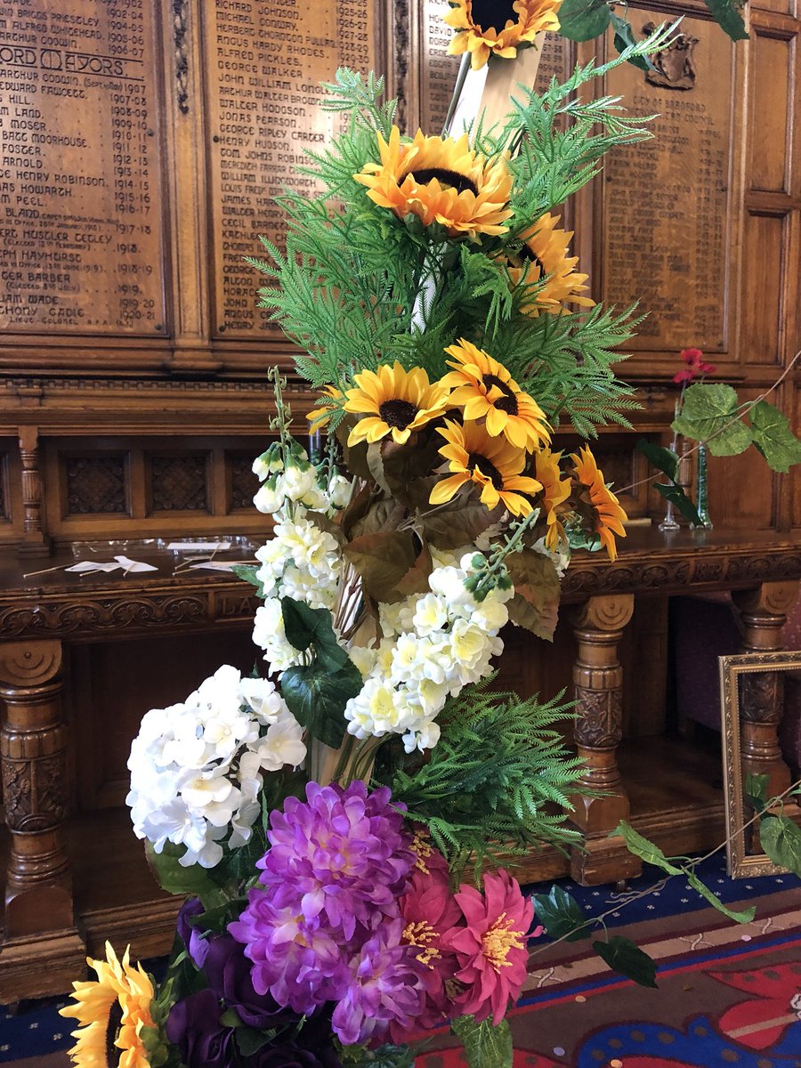 rskdance2011's tweet photo. At the wedding of the year #Bradford #cityhall loving the vows and pledges these ladies and young people are making to themselves #radicalact #inspiring @Common_WealthHQ @SpeakersCornerC @shubly @WOW_Bradford @WOWtweetUK @saliharubani https://t.co/vDxoqauIk7