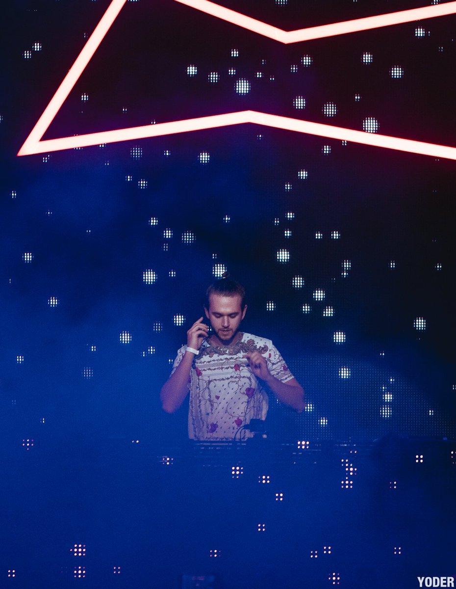 Zedd's tweet photo. Played my first show in Moscow last weekend for the World Cup finals. Thanks for having me @Budweiser. 🇷🇺
#LightUpTheWorld https://t.co/oRZ1mv7mpq